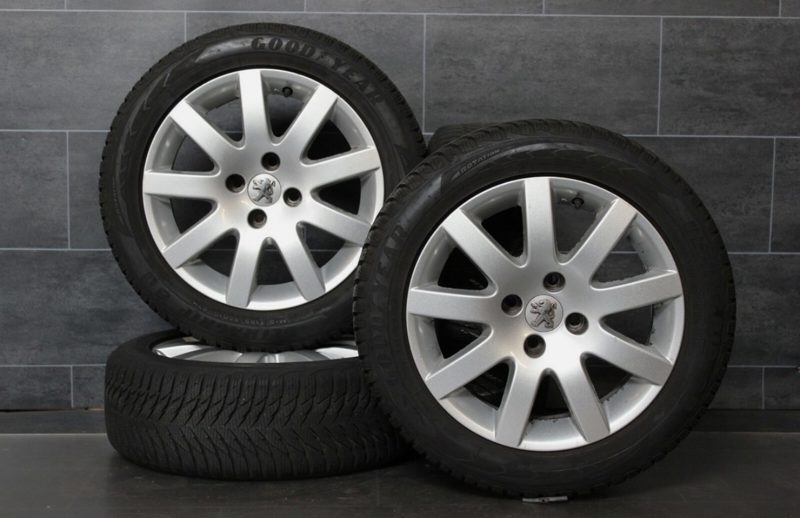 Jantes en aluminium d’origine Peugeot 207, 16 pouces, avec pneus d’hiver Goodyear, dimensions 195/55 R16 87H. 