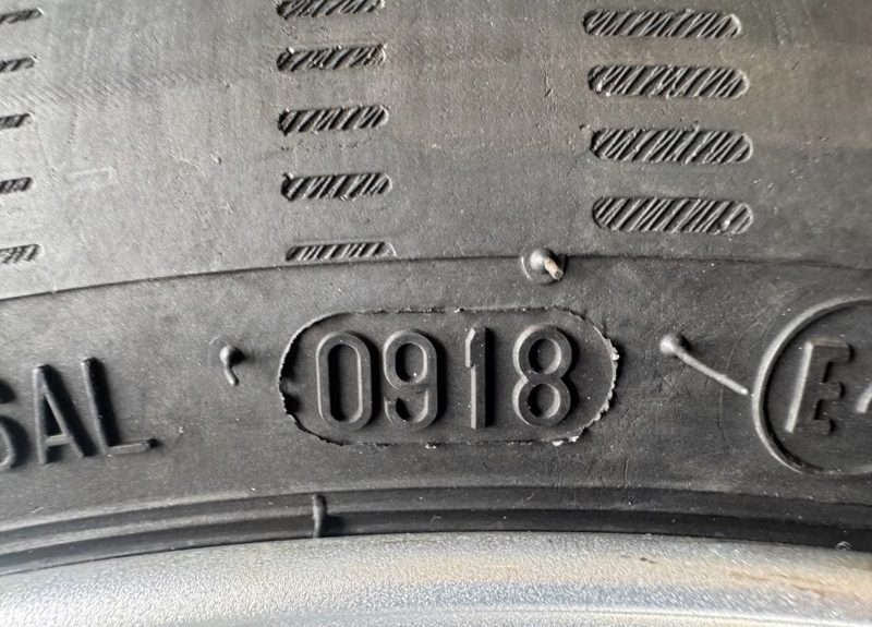 Jantes en aluminium d’origine Peugeot 206 CC, 16 pouces, avec pneus d’été. 