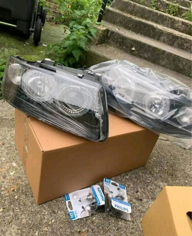 Paire de phares avant Audi 