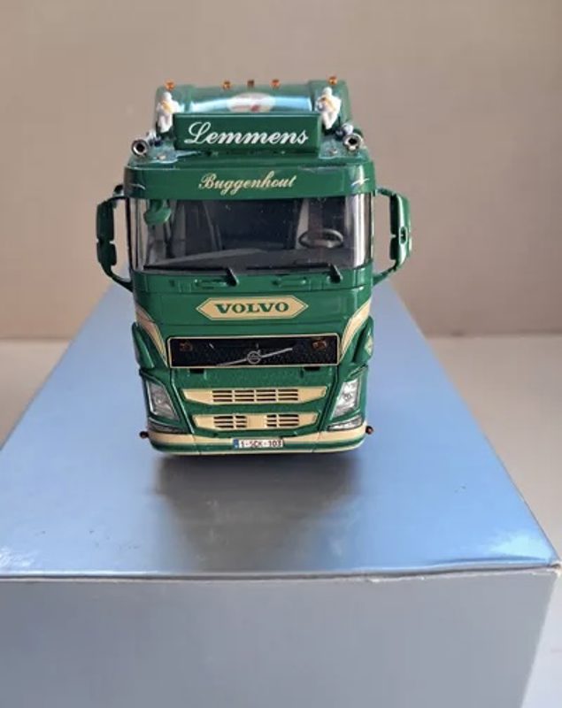 Lemmens Transport; VOLVO FH 4 SLEEPER CAB 6X2 TWIN STEER